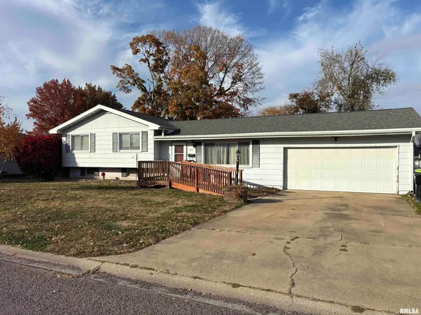 428 Pendik Rd, Jacksonville, IL 62650