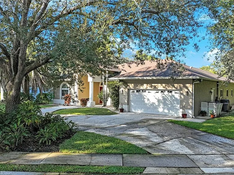 7500 Woodland Bend Cir — Photo 4