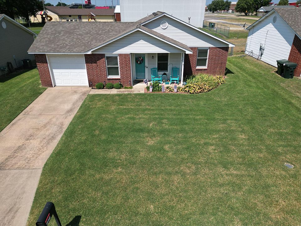 1st image of 1821 Lexington Rd