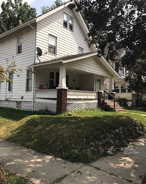 2nd image of 837 Avon St