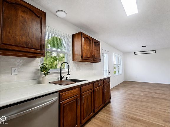 3rd image of 632 N Englewood Dr
