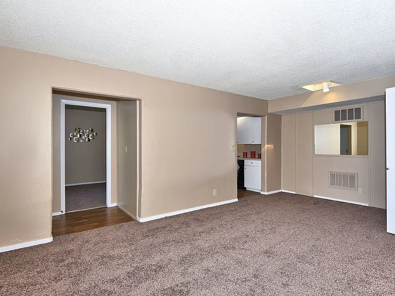 411 W K Pl — Photo 28