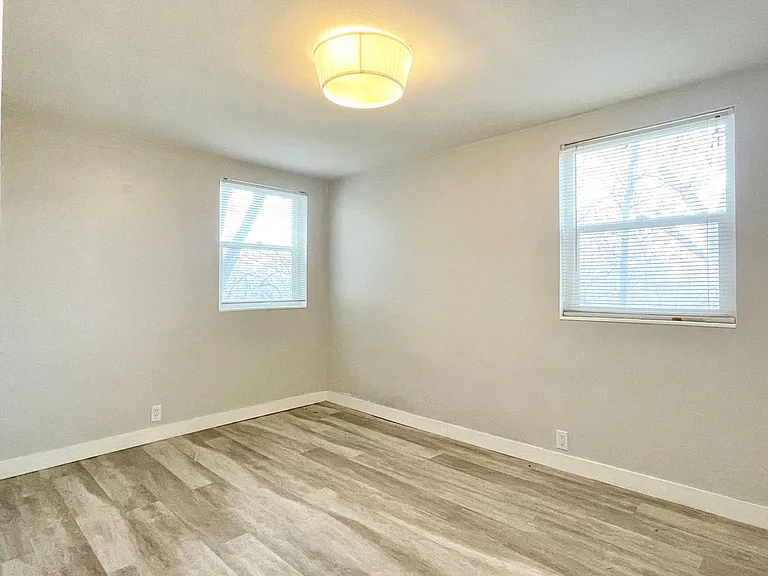 415 N Main St — Photo 9