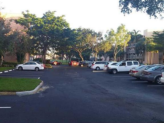 4th image of 2711 NW 104th Ave APT 307