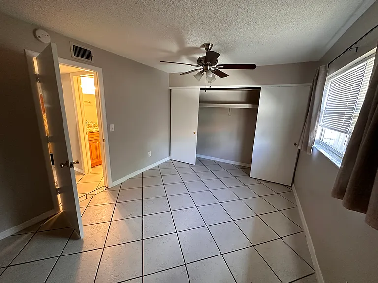 702 Heritage Ln — Photo 14