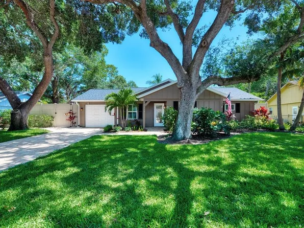 2910 Woodpine Ct, Sarasota, FL 34231