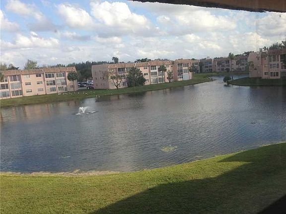 4th image of 2850 W Sunrise Lakes Drive #301