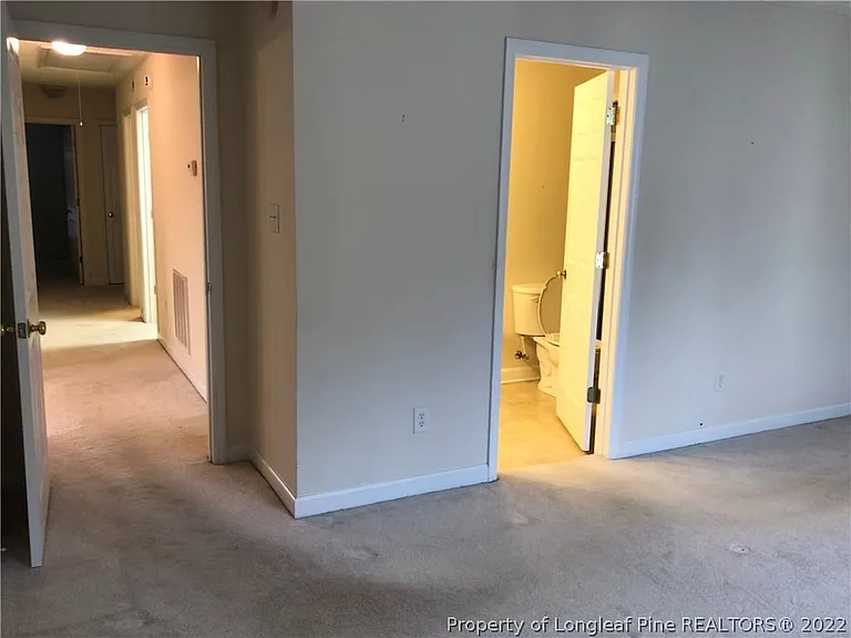 614 W Amberdale Cir W — Photo 15