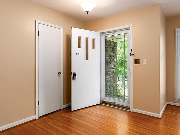 5th image of 2414 Old Briar Trl