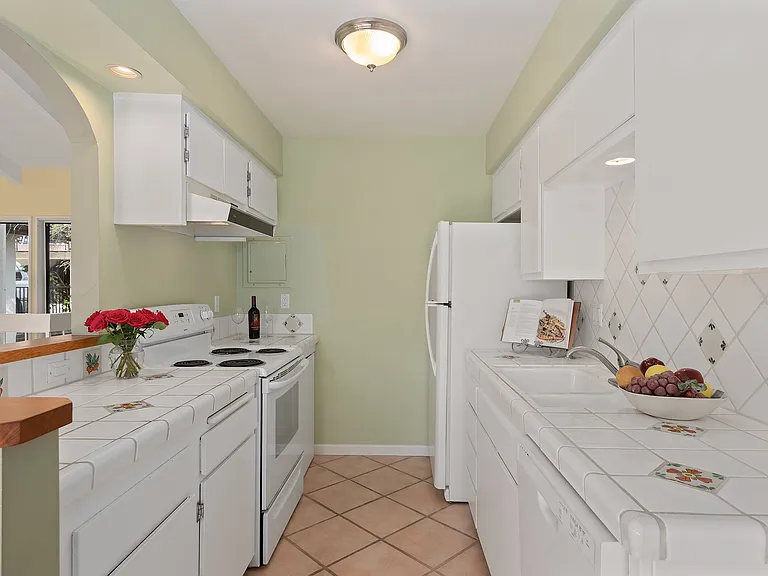 860 Highland Dr #4 — Photo 9