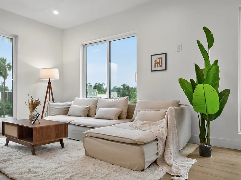 Fully Furnished Housing: 1419 W 35th St — Photo 7