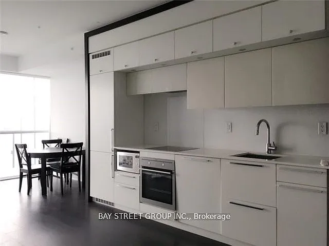 15 Grenville St #3802 — Photo 10