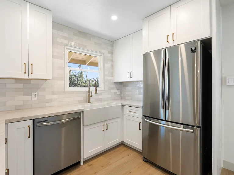 715 W Oregon Ave — Photo 14