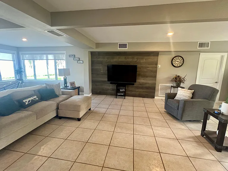 33911 Shady Acres Rd — Photo 9