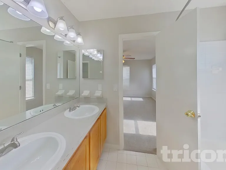 10819 Grand Central Pl N — Photo 10