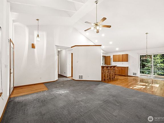 5th image of 18210 Park Lane SE