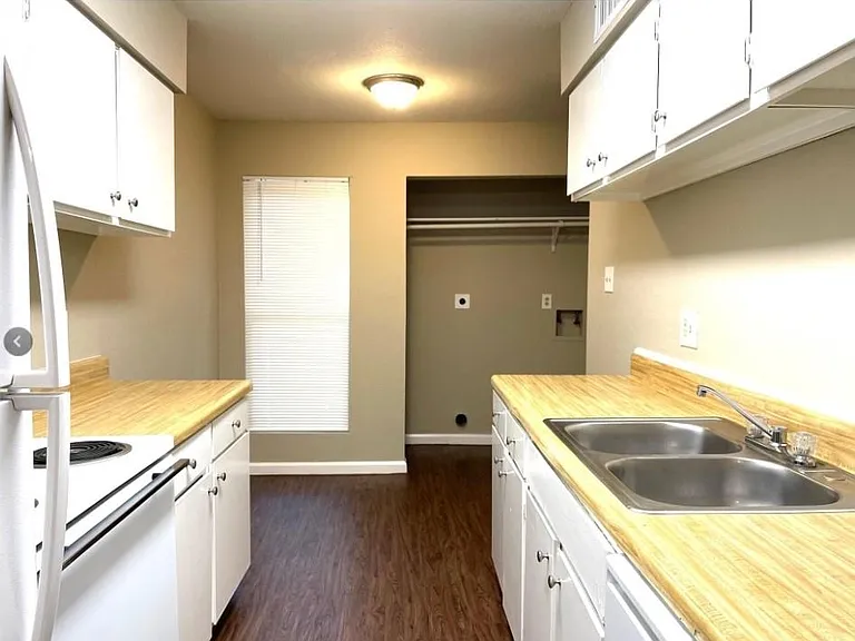 2200 Cypress Landing Dr #E1 — Photo 6