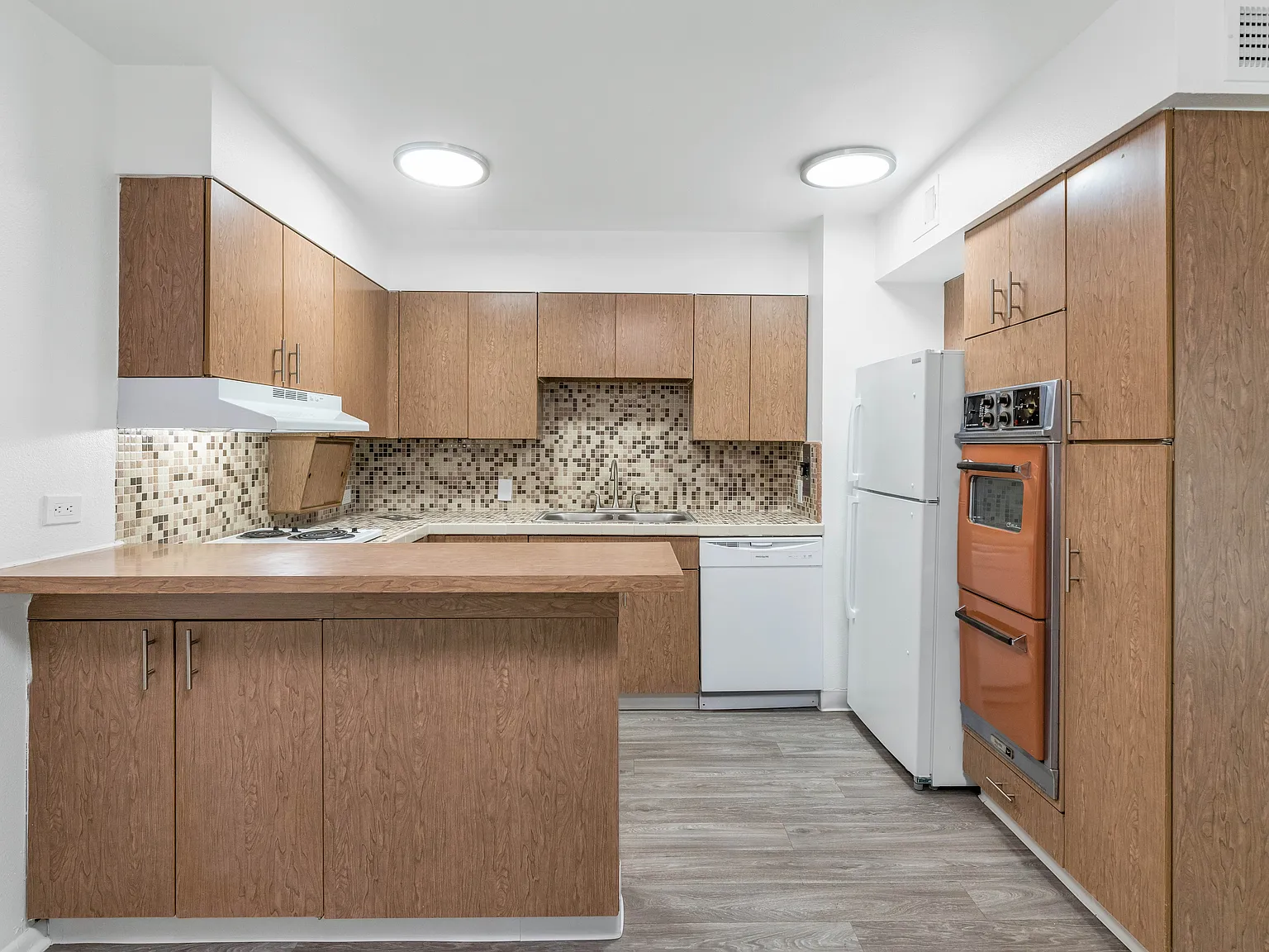 The Phoenix Apartments on 6th Avenue — Photo 2