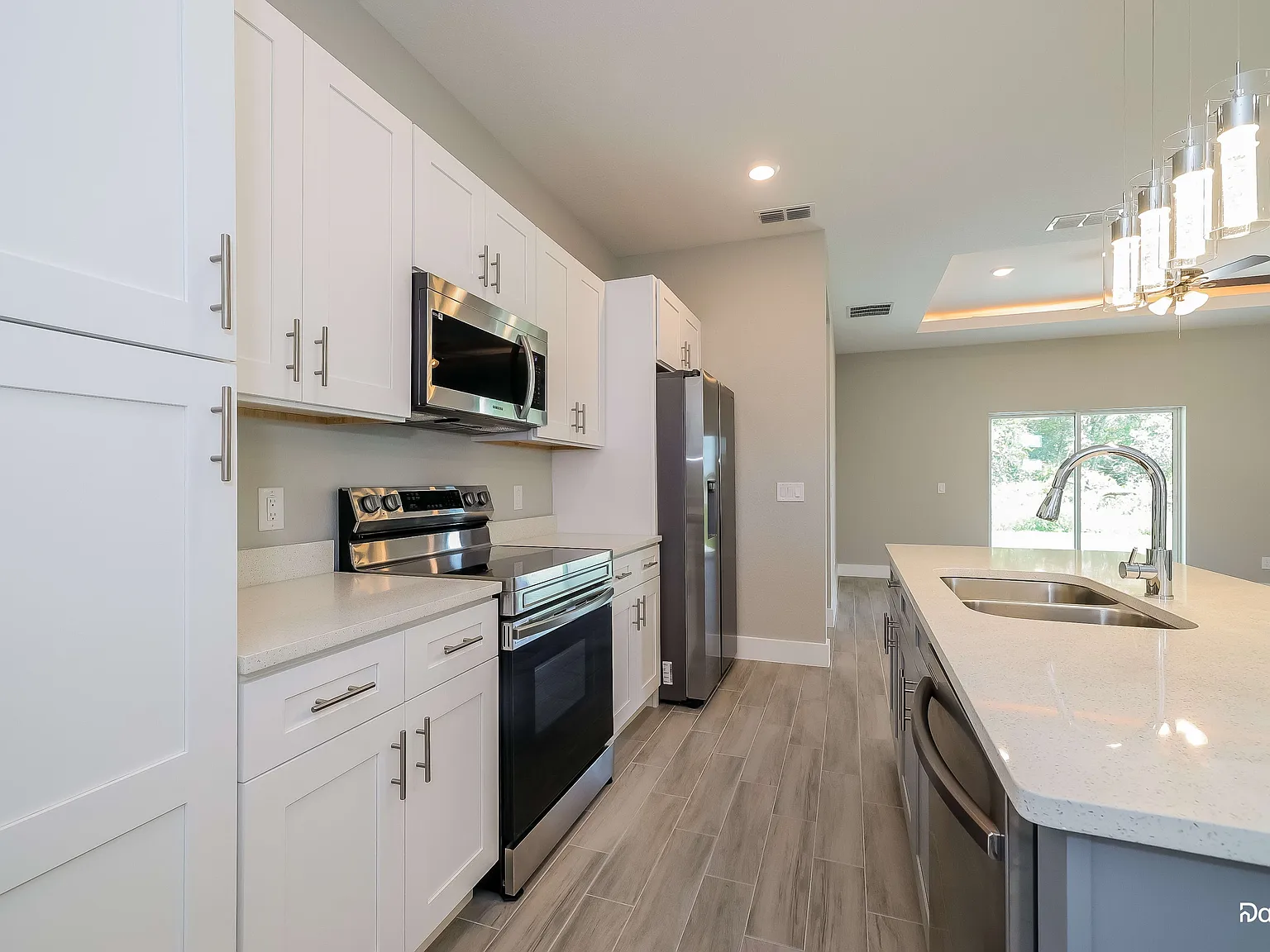 4 bed, 2.0 bath, 1670 sqft, $1,960 — Photo 2