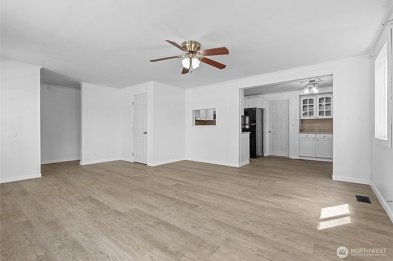 4th image of 3236 Phillips Avenue