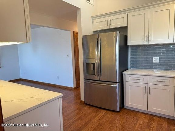 2nd image of 162 Benedict Ave Floor 2