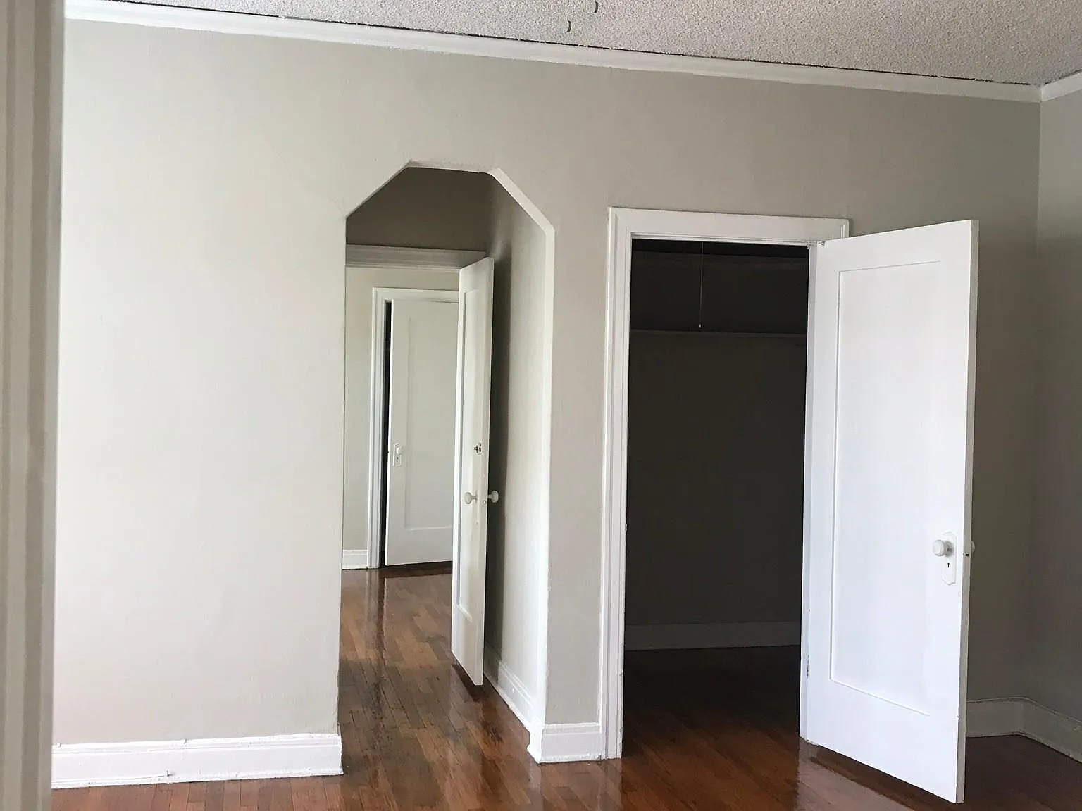 1162 N Kingsley Dr — Photo 4