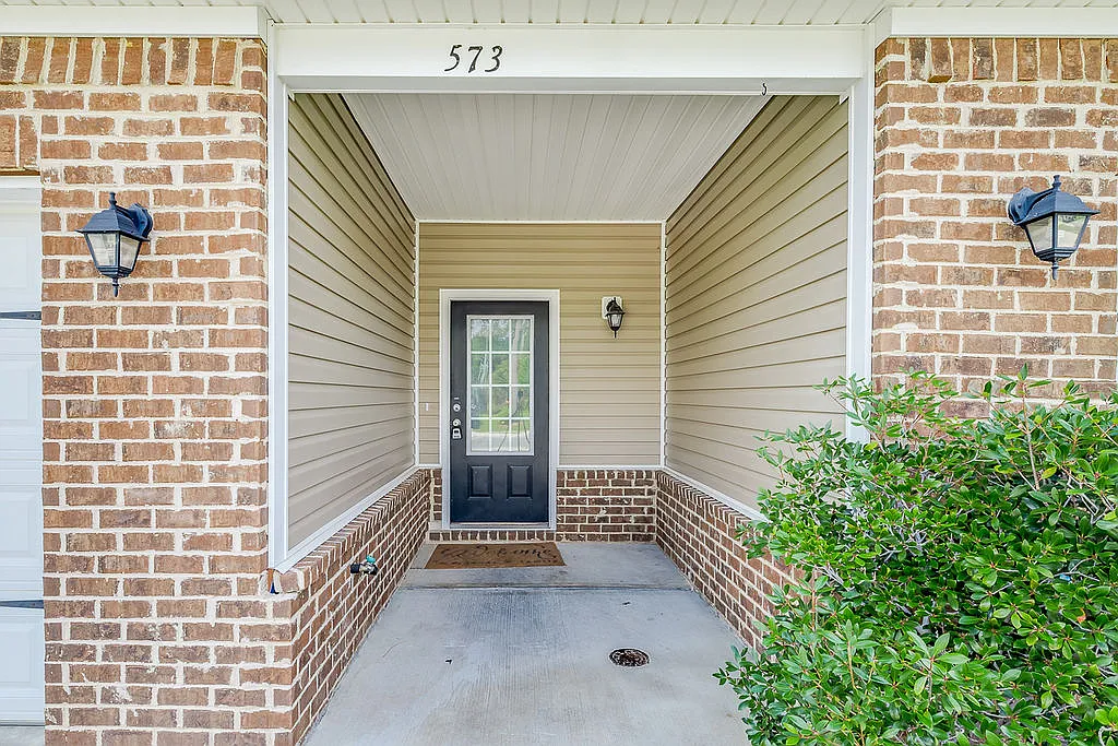 3 bed, 2.5 bath, 1728 sqft, $1,800 — Photo 2