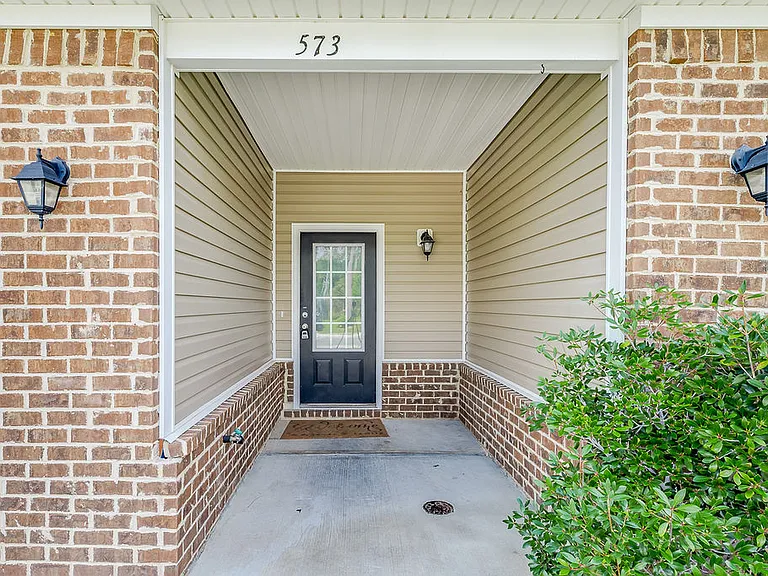 573 Governor Treutlen Cir — Photo 2
