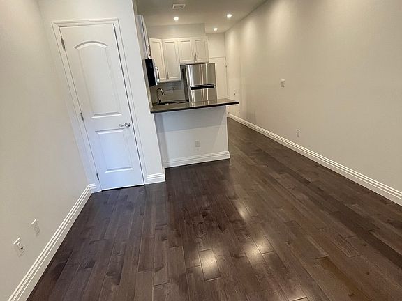 4th image of 234 E 81st St #2R
