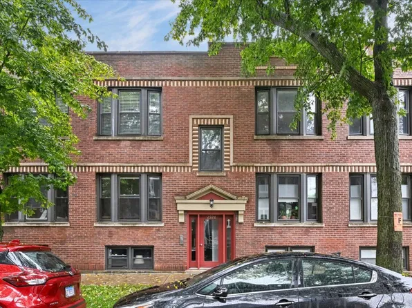 2920 W Berteau Ave #2, Chicago, IL 60618