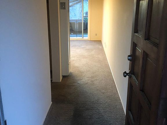 4th image of 225 Lometa Ave #3