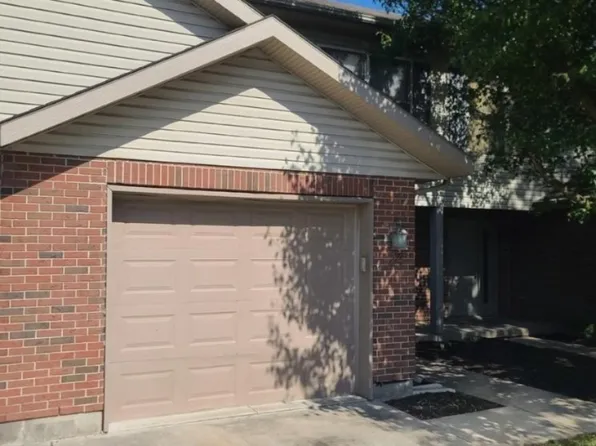 24 Robinwood Ct, Englewood, OH 45322