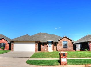 612 Madeline Ln, Moore, OK 73160