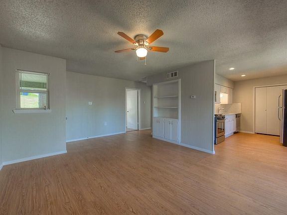 4th image of 2902 Northeast Dr #A