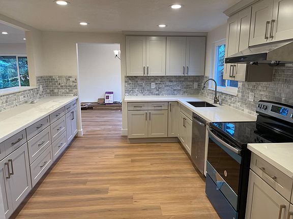4th image of 1319 Manzanita Dr