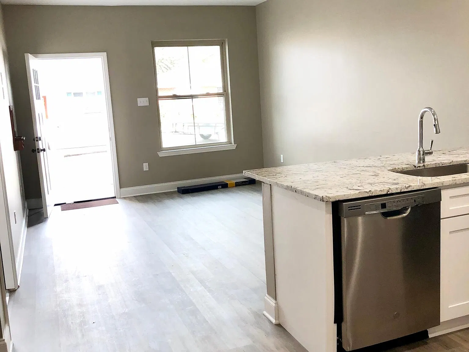 3 bed, 1214 sqft, $2,500 — Photo 4