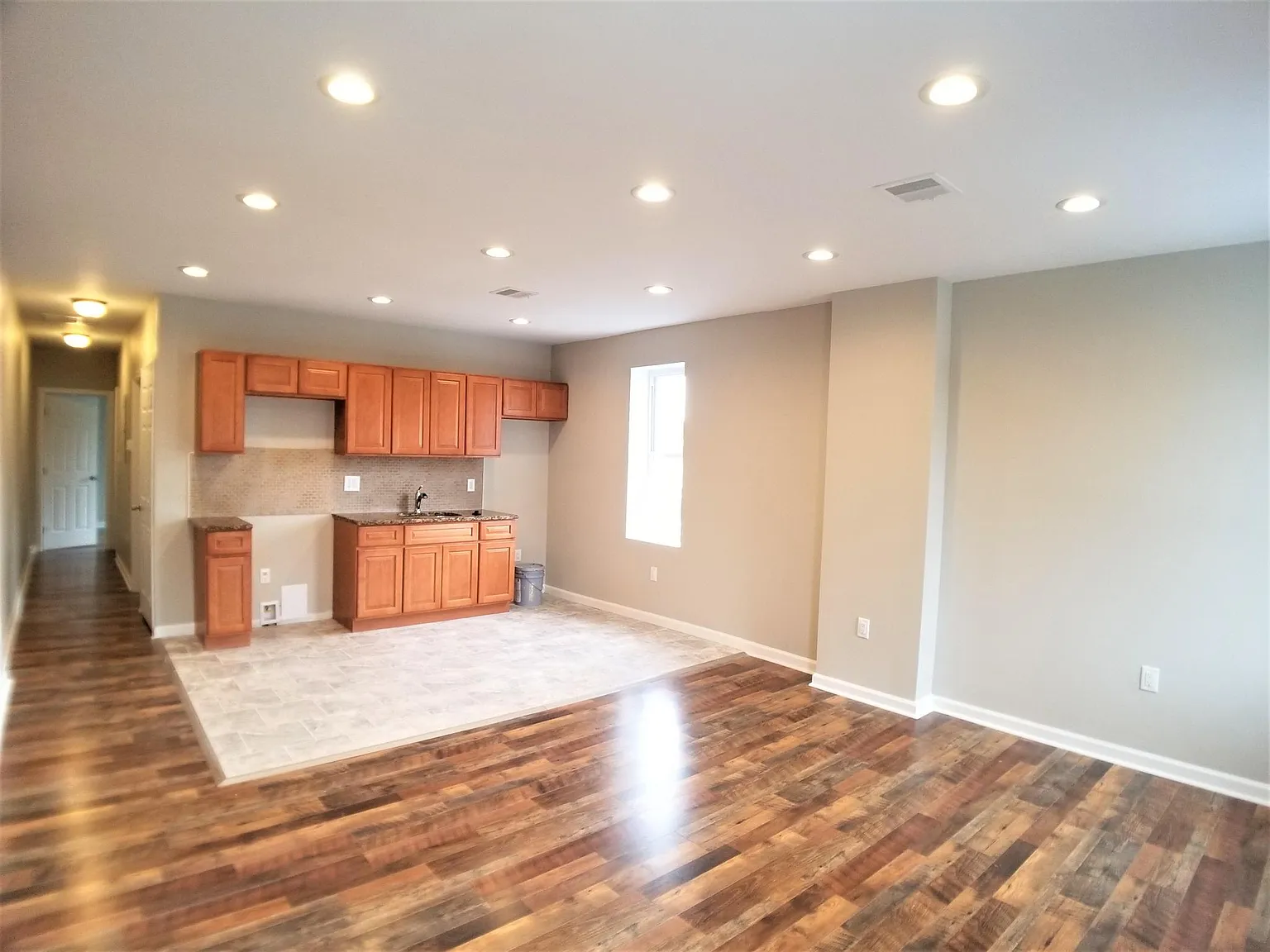 2 bed, 800 sqft, $1,200 — Photo 2