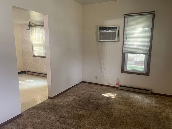5th image of 110 Adams Ave