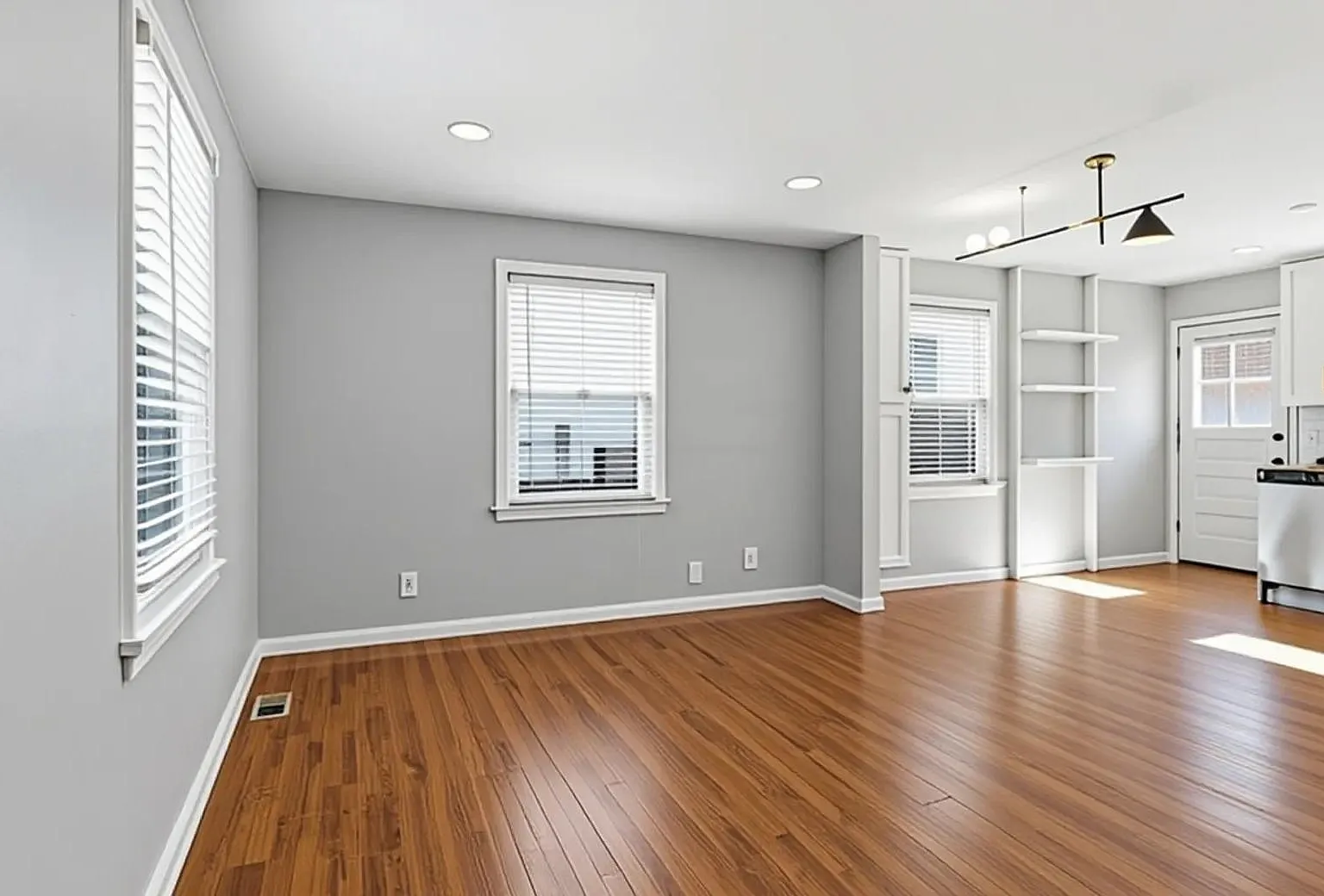 3 bed, 1556 sqft, $2,500 — Photo 4