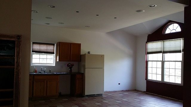 2nd image of 618 Glenbrook Rd