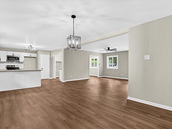 5th image of 524 W Bywood Dr
