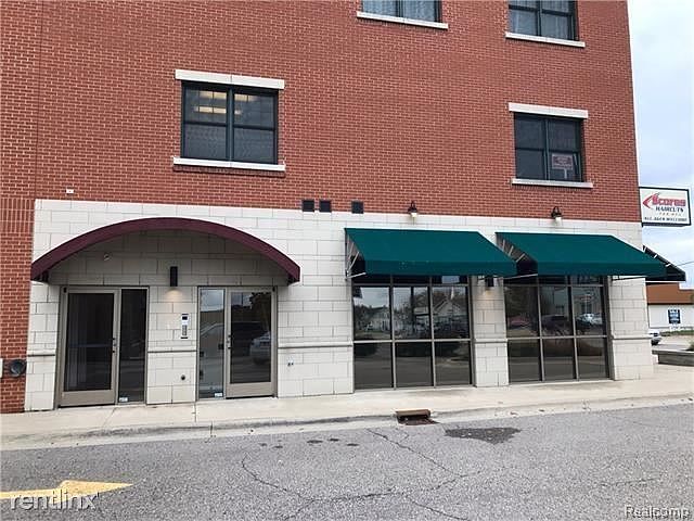 1st image of 523 N Pontiac Trl