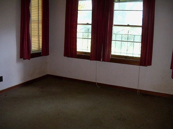 4th image of 412 W 69th St