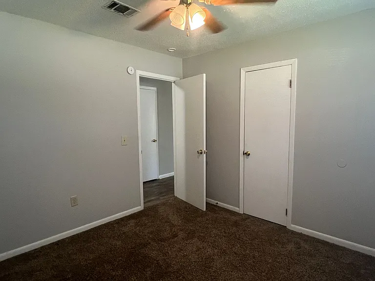 211 Laverne Dr — Photo 25