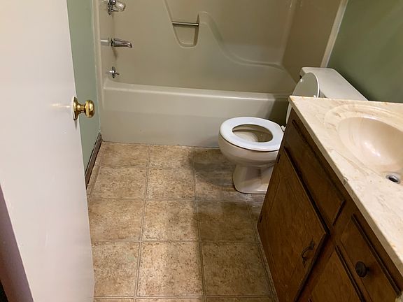3rd image of 1111 Riverview Pl #A