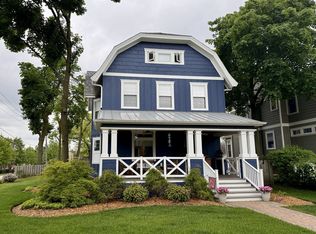 205 W Cook Ave, Libertyville, IL 60048