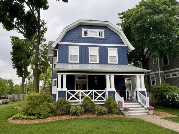 205 W Cook Ave, Libertyville, IL 60048