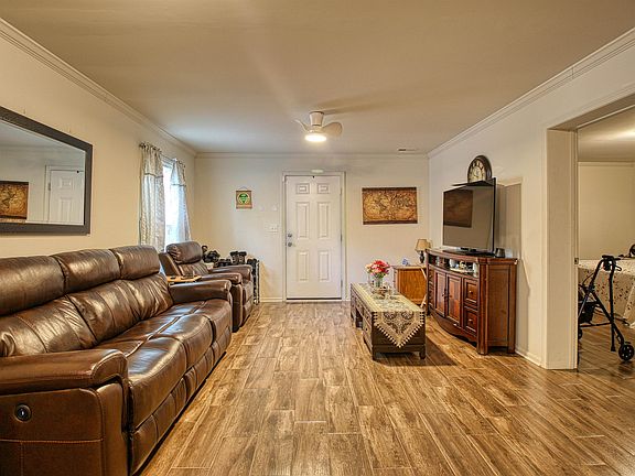 4th image of 215 W James St.