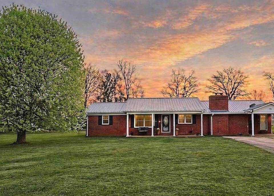 1st image of 598 Gilchrist Rd