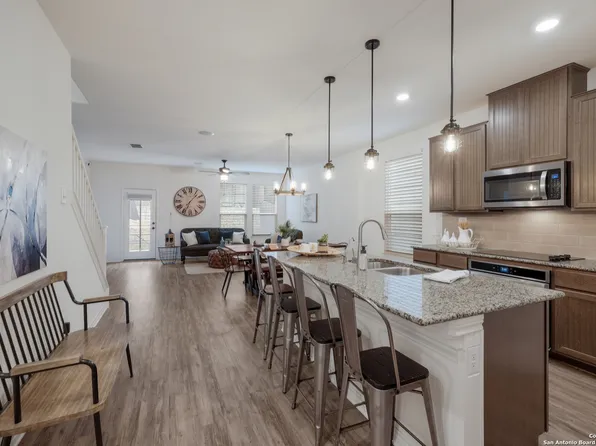 627 ANTHEM LN, New Braunfels, TX 78132